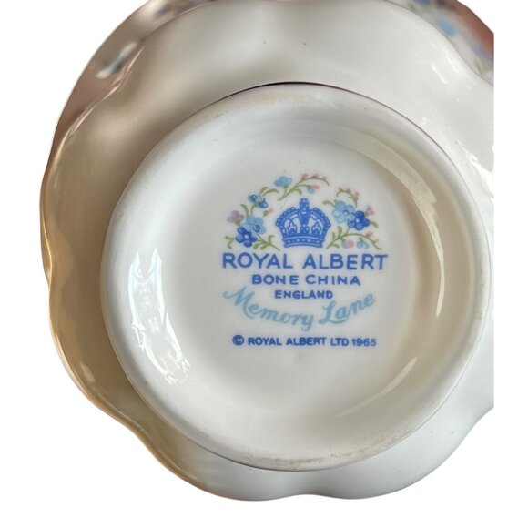Royal Albert Memory Lane Bone China Blue Floral Teacup & Saucer Forget Me Not - Picture 8 of 9